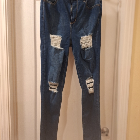 Classic Blue‎ Denim Distressed Jeans  JUNIORS size 31 - Picture 4 of 4